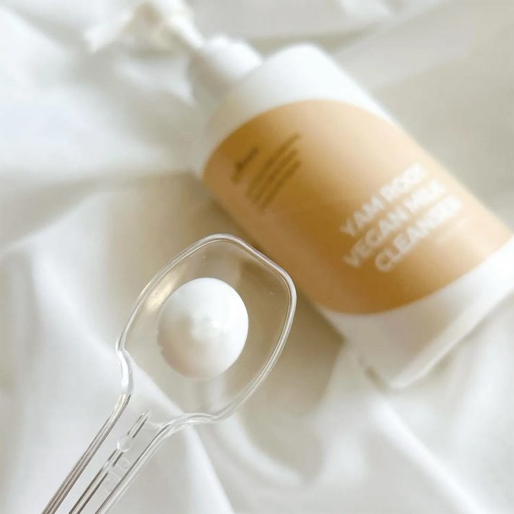 شوینده یام روت ایزنتری Isntree Yam Root Vegan Milk Cleanser